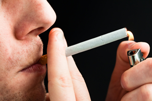 喫煙は歯周病の最大の危険因子？
